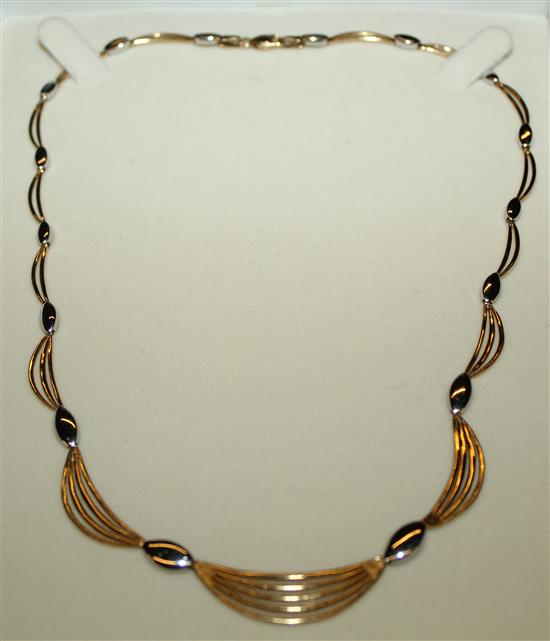 Modern 9ct gold necklace, boxed